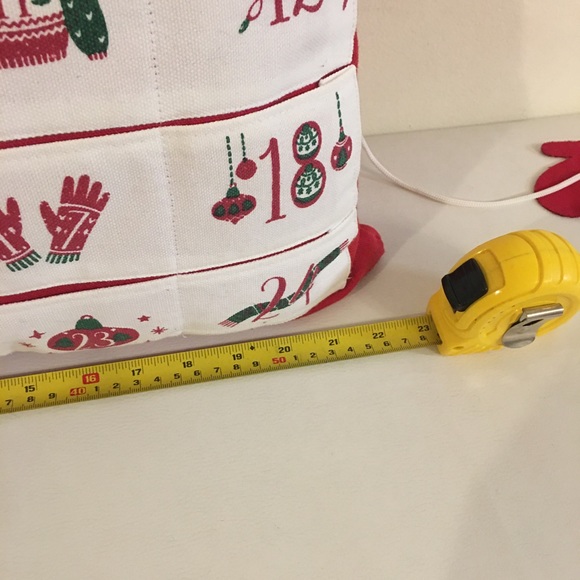 CHRISTMAS COUNTDOWN ADVENT CALENDAR THROW PILLOW W/ MITTEN CHARM - Picture 7 of 10